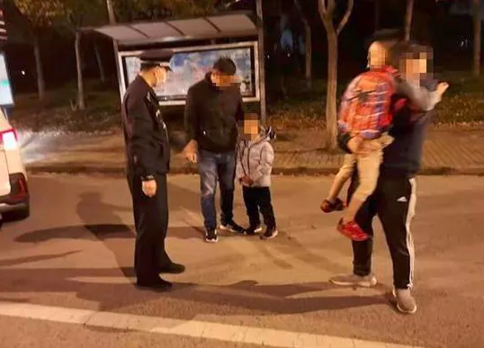 【法治热点早知道】单亲妈妈逼迫12岁女儿学大学英语，多次殴打体罚甚至用烧热的锅铲将其烫伤，外婆出手了