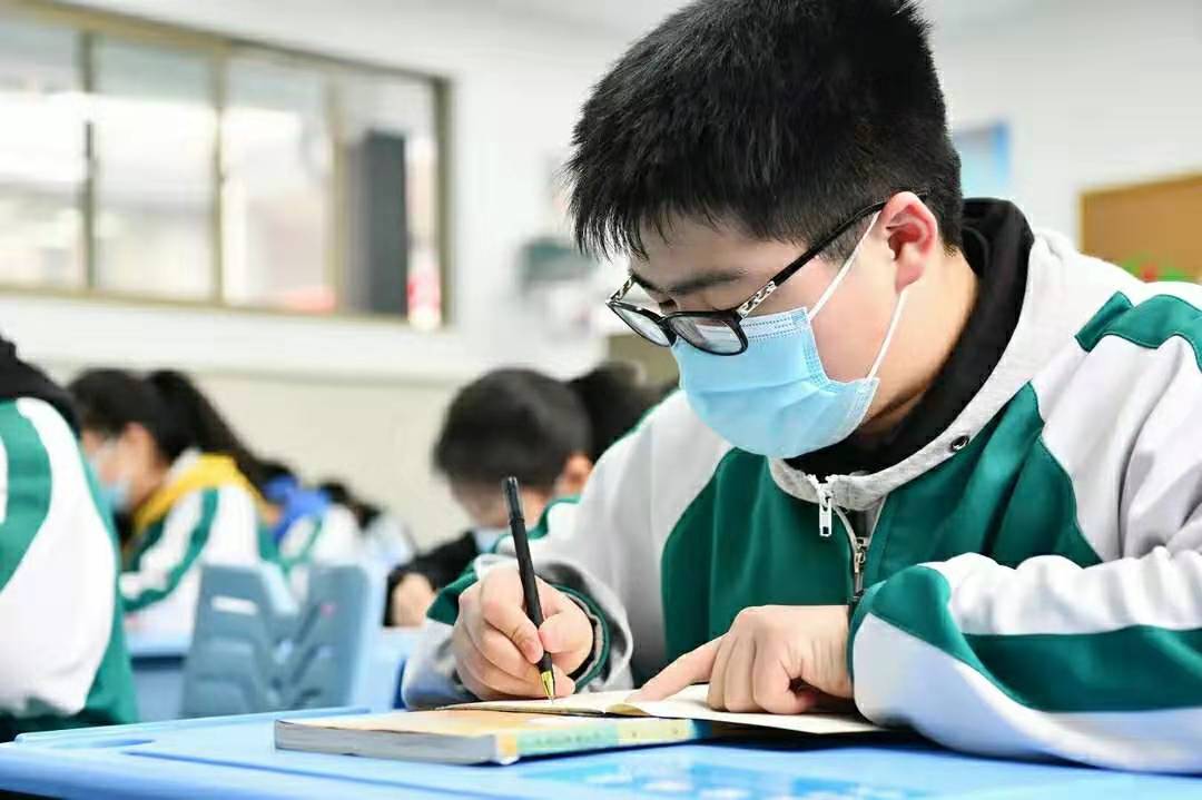 重庆综合实力“最强”的高中，52人考上清北，全校高考平均分651
