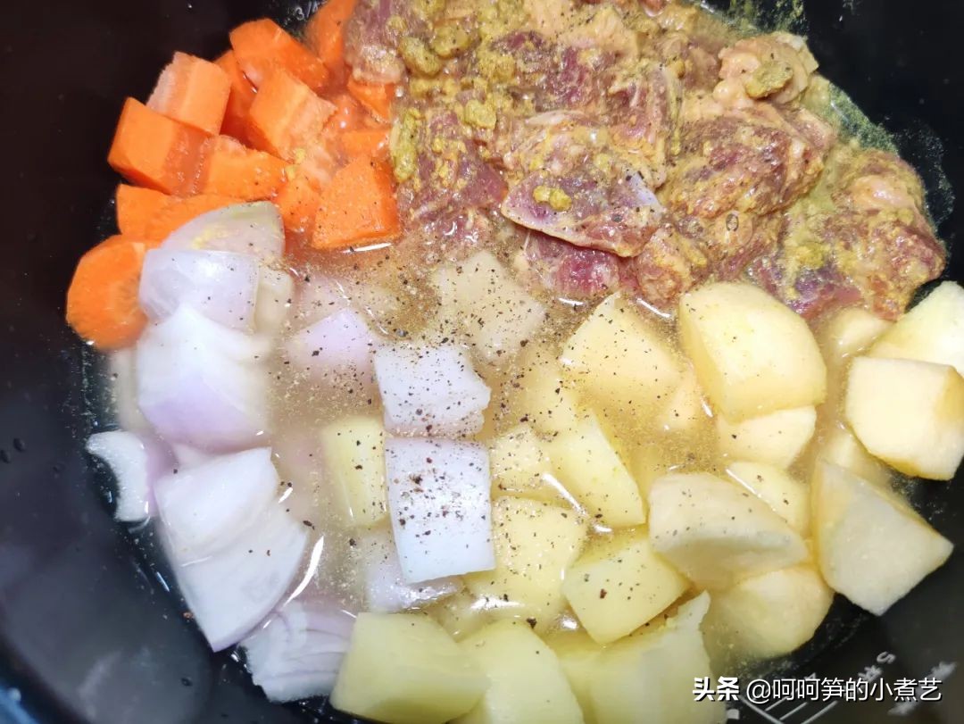 只要电饭煲就能做的咖喱饭，简单又好吃，快手还美味，适合新手党