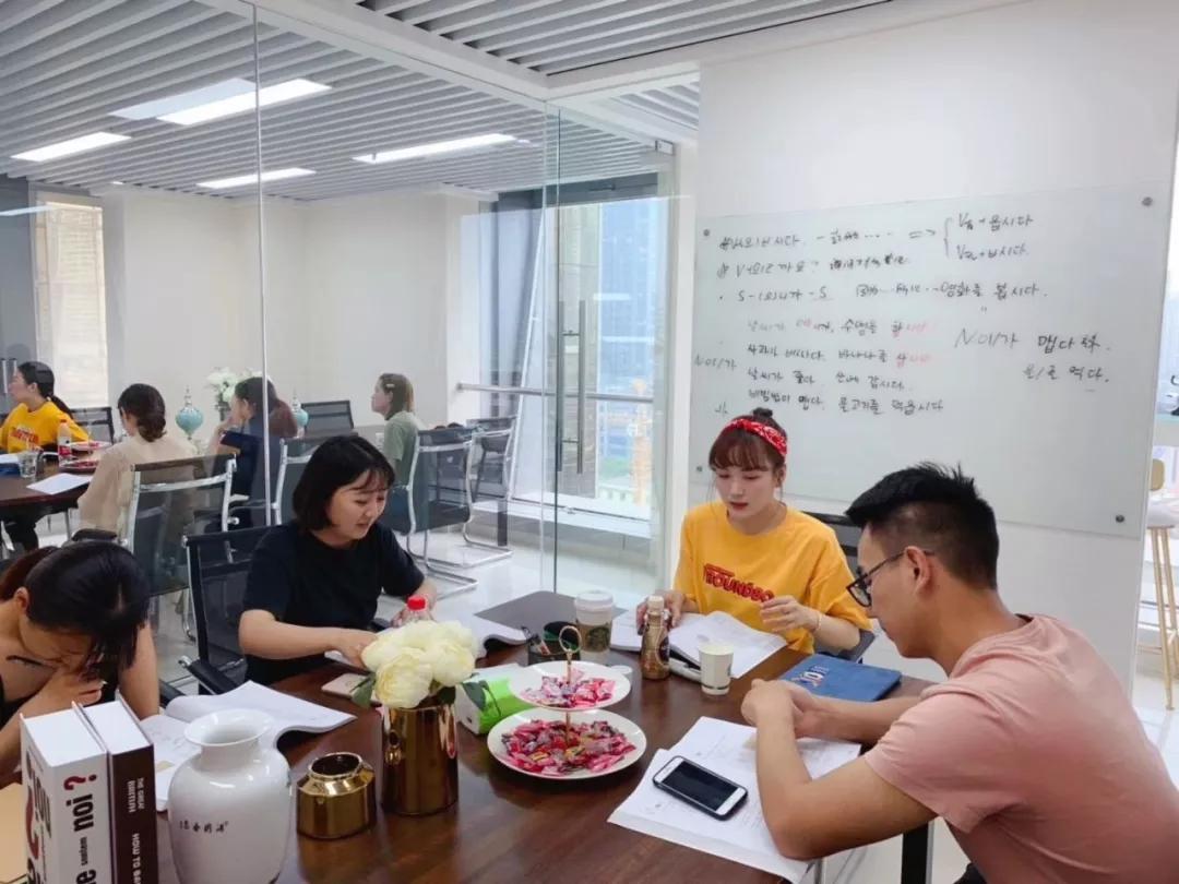 ta们从这家语言培训学校窥探到了世界——走进成都外言社