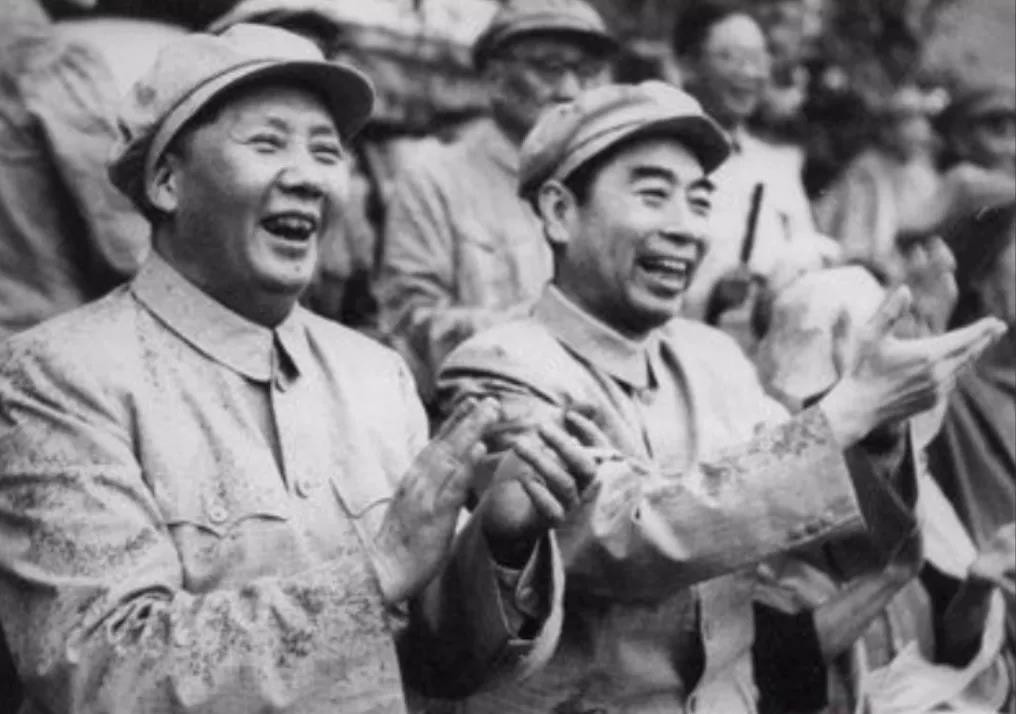 1986年，央视特殊文件送进中南海，胡耀邦：雷英夫是我军的活军史