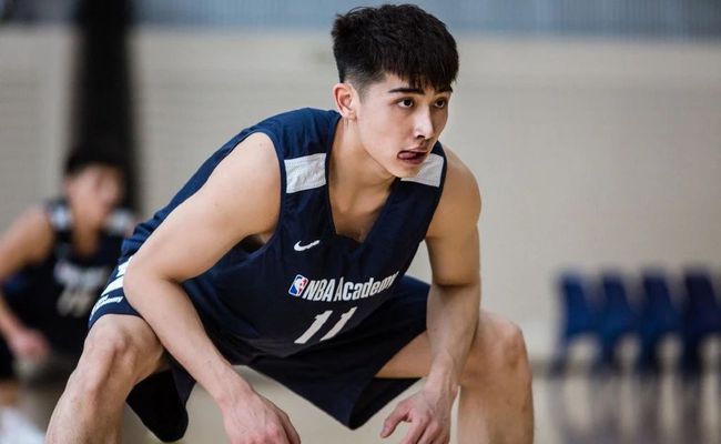 西安体院“00后”校草走红，193大长腿身材太棒，网友：姐姐等你