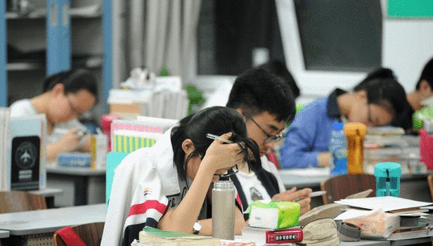 毕业才发现，985和普通高校差的不是一点半点，幸亏当初没选错