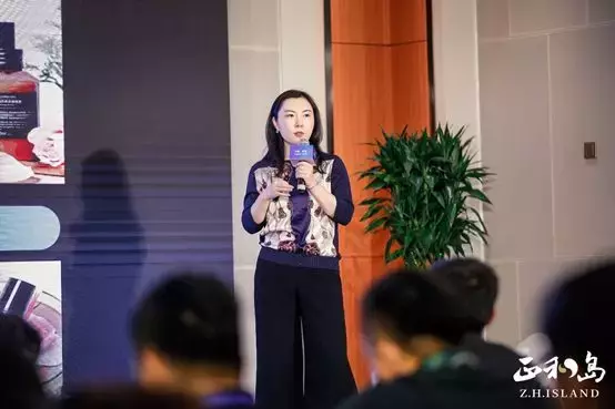 江小白阿芙Roseonly的底层方法论