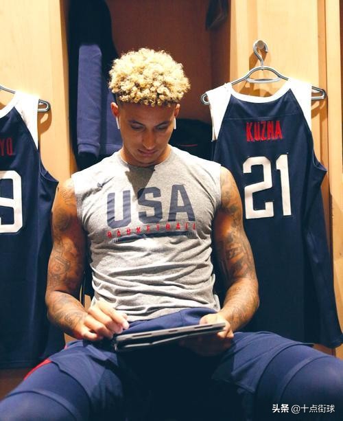 篮球比赛没节多少分钟（NBA中场休息只有15分钟，除了讲解战术，球员还会做什么？）