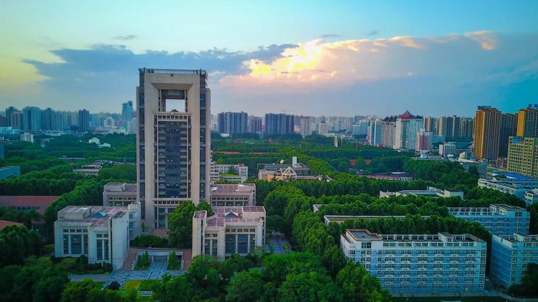 蕫卫,1986-1990在西安交通大学建筑系工作,现任东南大学建筑学院城乡