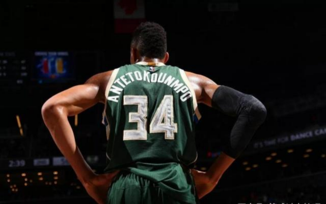 nba为什么摸鞋底（NBA小细节蕴含大智慧：扶起队友蕴含大学问，知道3个是资深球迷）