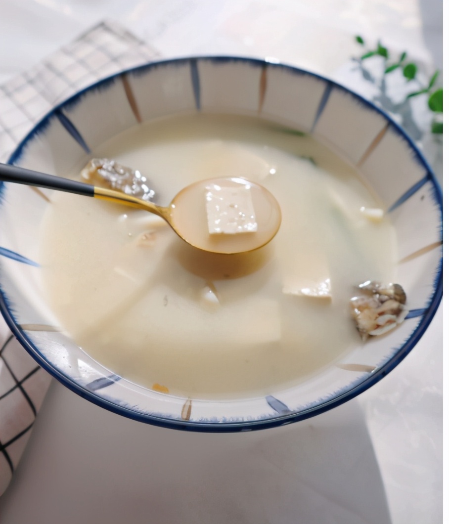 黄骨鱼豆腐汤好喝有窍门，简单营养刺又少，大人孩子都喜欢