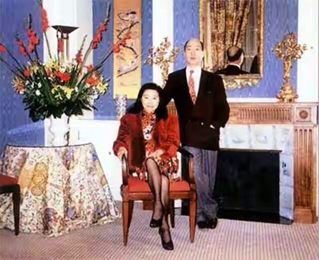 香港痴情女首富：建318米高楼示爱，寻夫17年被骗20亿