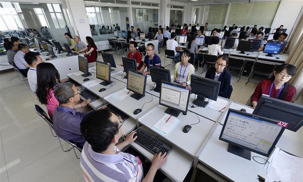 为啥高考要求学生使用2B铅笔？两张电脑阅卷的对比图，一看便知