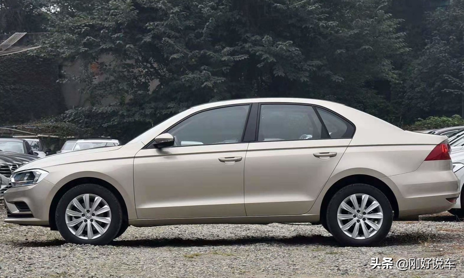 宝来传奇为什么比2021款宝来便宜,谁更值得买?