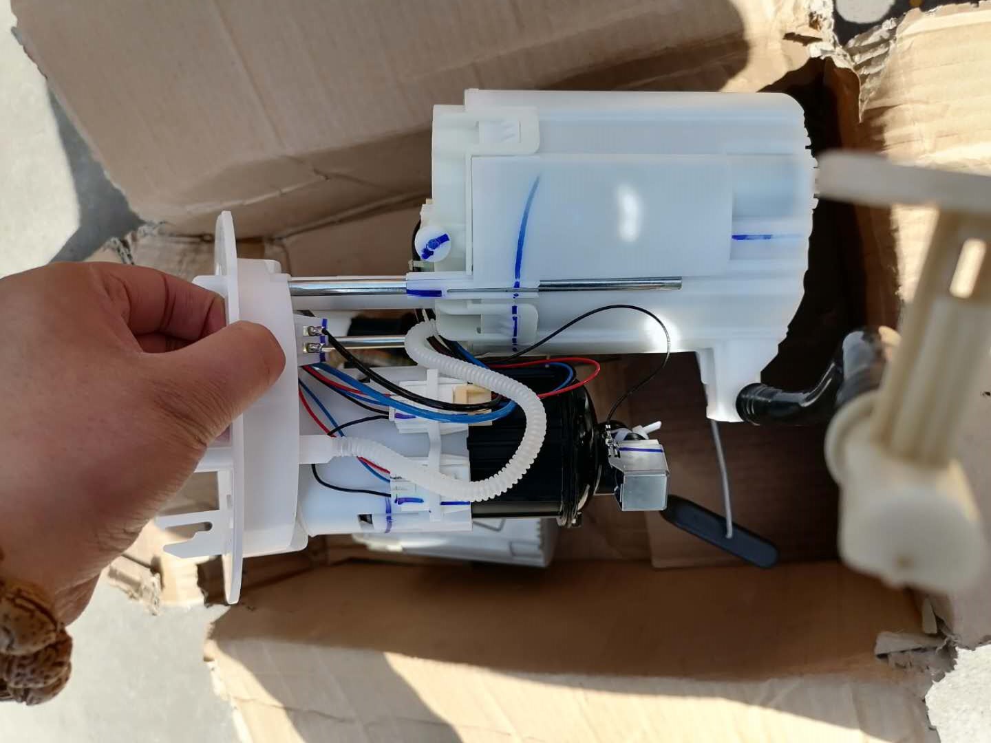 维修奥迪888发动机混合气过稀、油泵压力过低启动困难