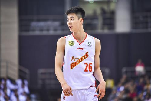 张镇麟为什么没参加nba(郭昊文汤杰都去参加NBA选秀了，为何身体天赋更高的张镇麟不去呢)