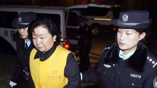 “乳业女皇”田文华：45岁执掌三鹿，66岁因三聚氰胺被判无期