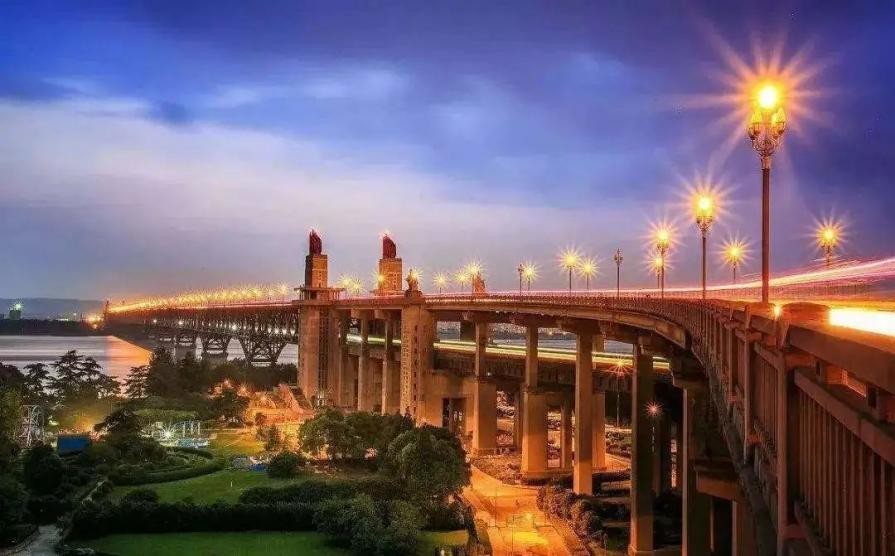 传奇！港珠澳大桥、大兴机场航站楼、CCTV新主楼，设计者都出自这所百年名校！