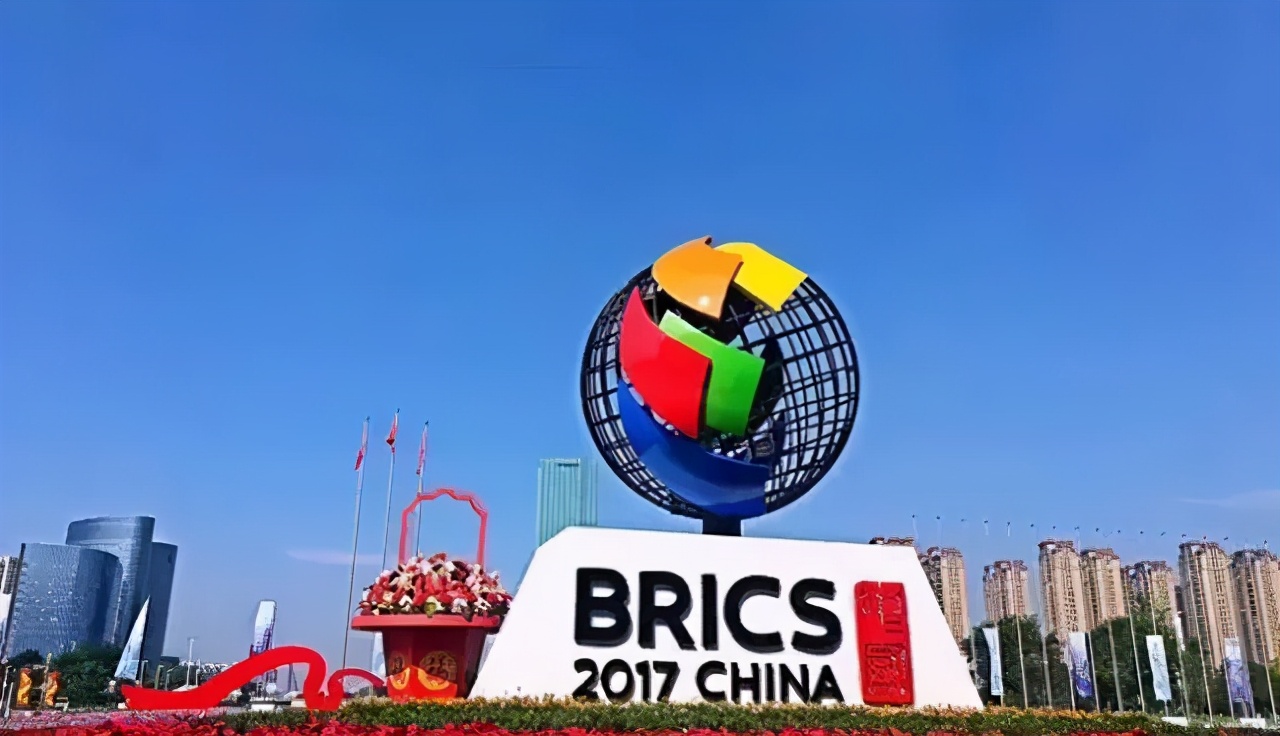 金砖五国死了三个？除中国外，其他四国都只剩下“砖”