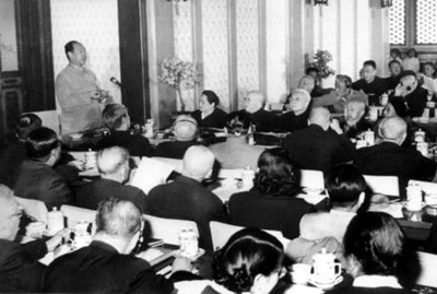 1959年选国家主席，中央最先考虑朱德，谁的一封信改谁提刘少奇？
