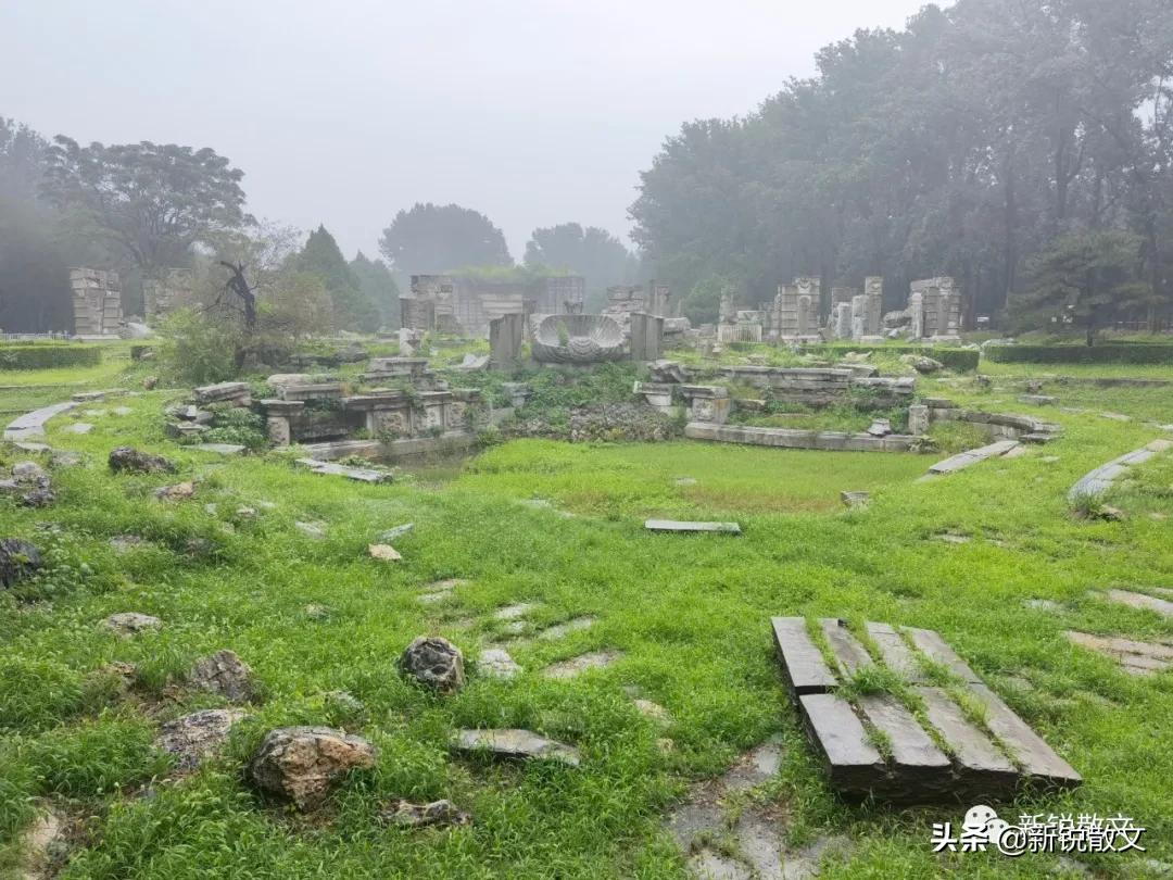 雨中游圆明园，西洋楼是历史，外面就是盛世，一墙恍如隔世