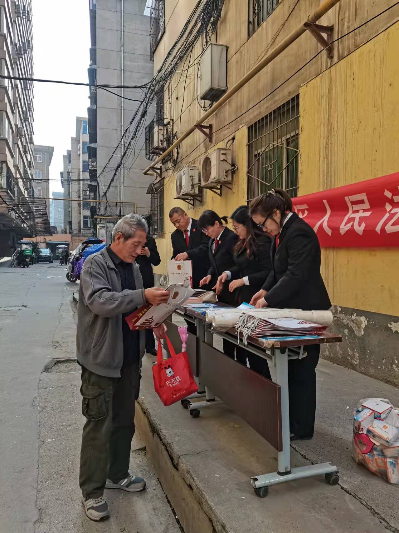 西安碑林法院：平安创建 法官在行动