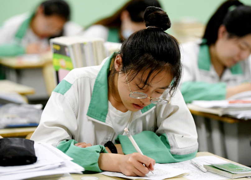 高考成绩和模拟成绩，实际相差多少分？听听学霸怎么说