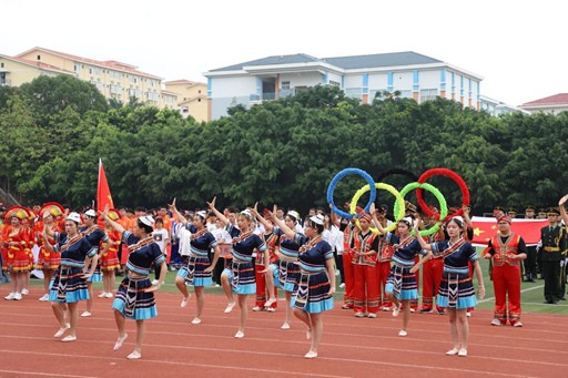 被人民网、人民日报连续多次“点名”！广西一高校“霸气走红”