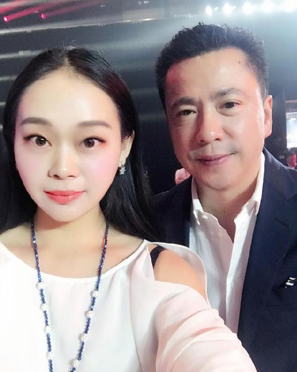 赵丽颖个人资料 赵丽颖真实父母照片-伙伴百科网-让你的生活充满快乐