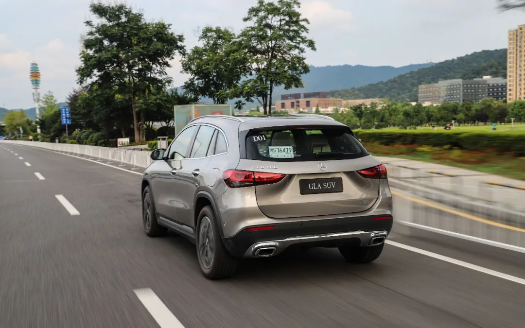 奔驰最便宜的SUV，香不香？GLA开过以后值得买吗？