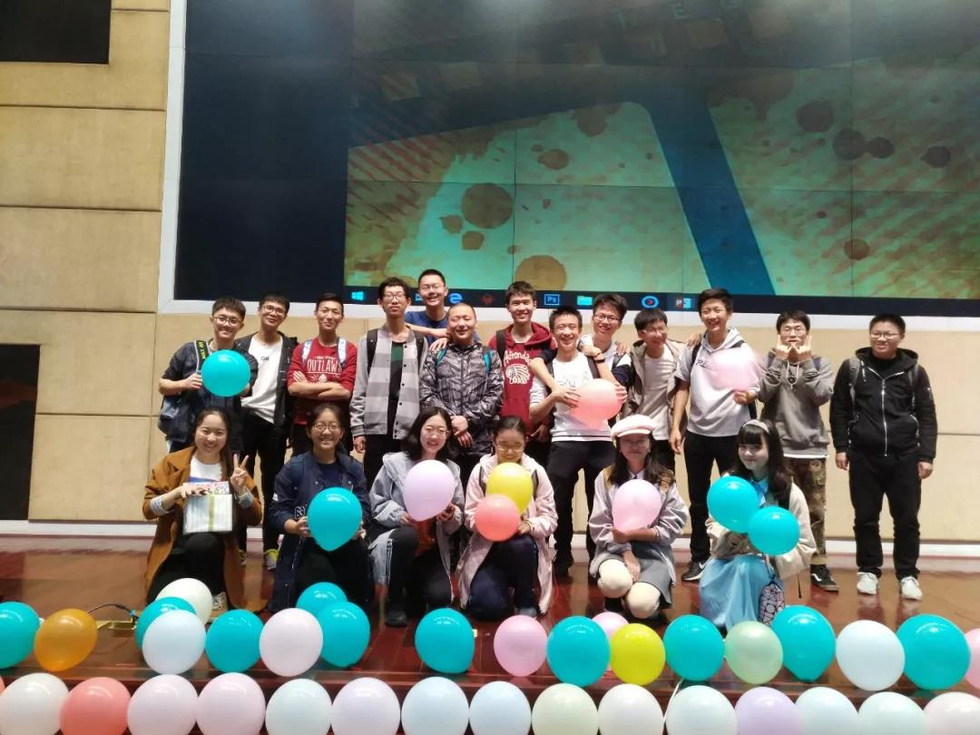 她是会四种乐器的