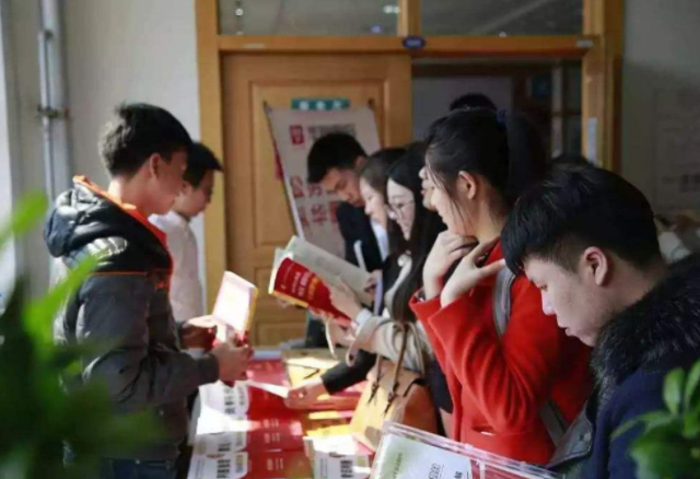 大一新生有必要刚开学就入党吗？了解3个好处2个弊端，再做决定