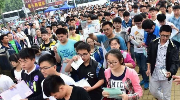 去年高考结束笑称试卷简单，提前15分钟交卷的考生，后来怎样了？