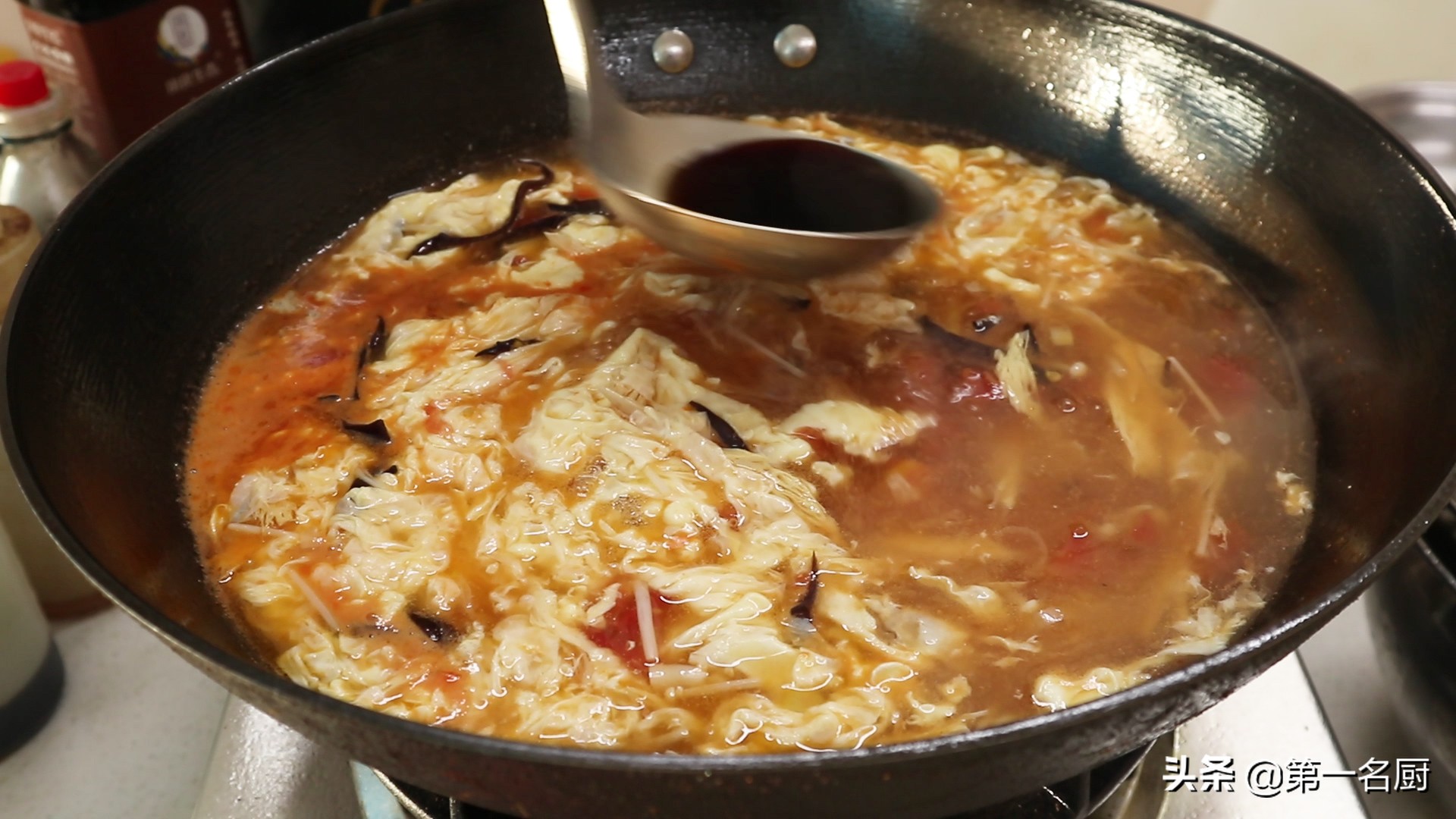 河南老式鸡蛋汤怎样做才好喝？大厨分享家常做法，酸辣味美真开胃