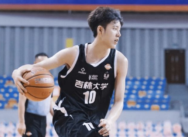 吉林大学“帅气学弟”走红，被称为吉大流川枫，行走的招生简章