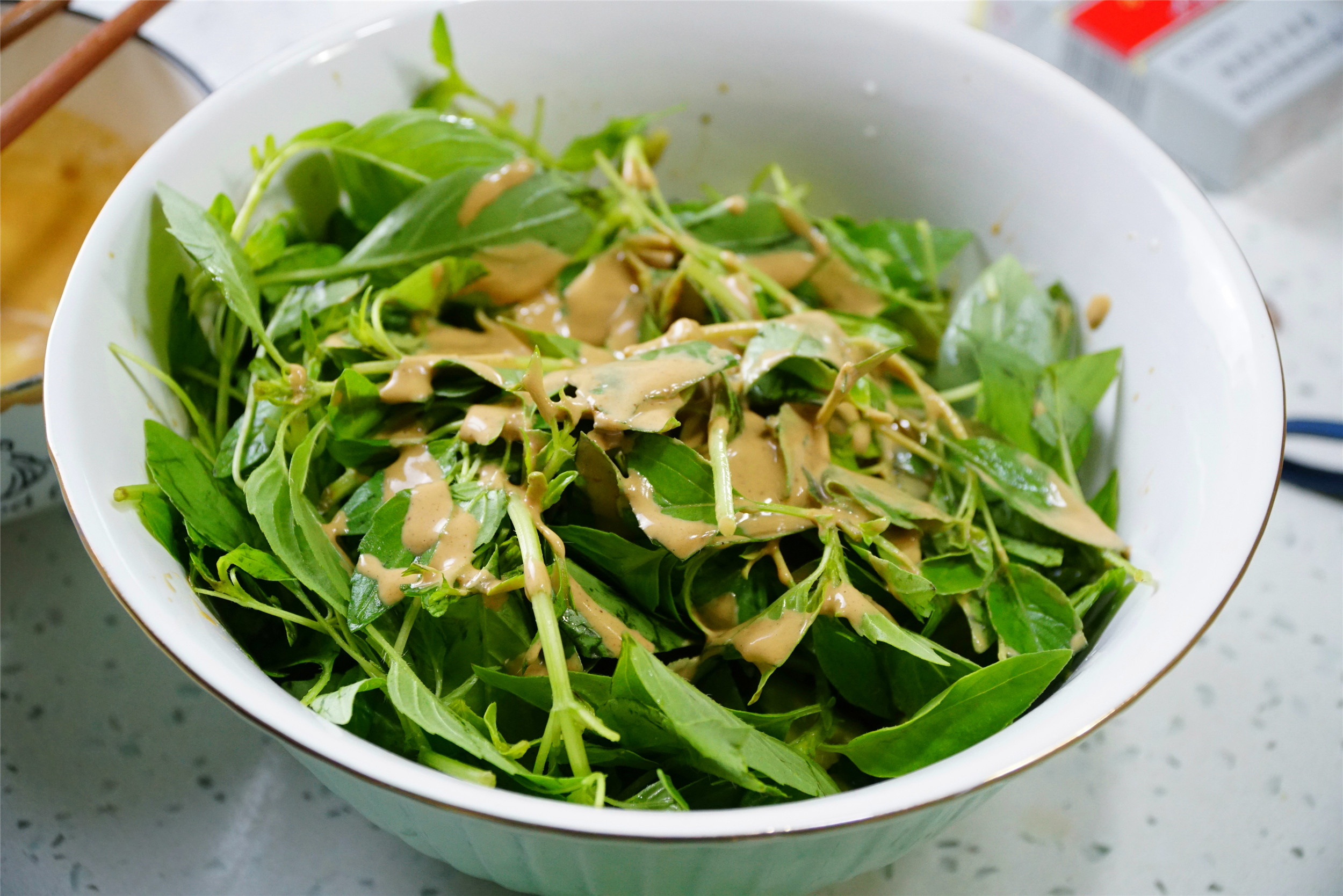 河南人对"荆芥"的痴迷,已不单单是喜欢,出门讨生活要带种子