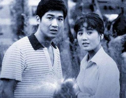 两任妻子一不改嫁一未生子，数次替儿子道歉，张国立的悲喜往事