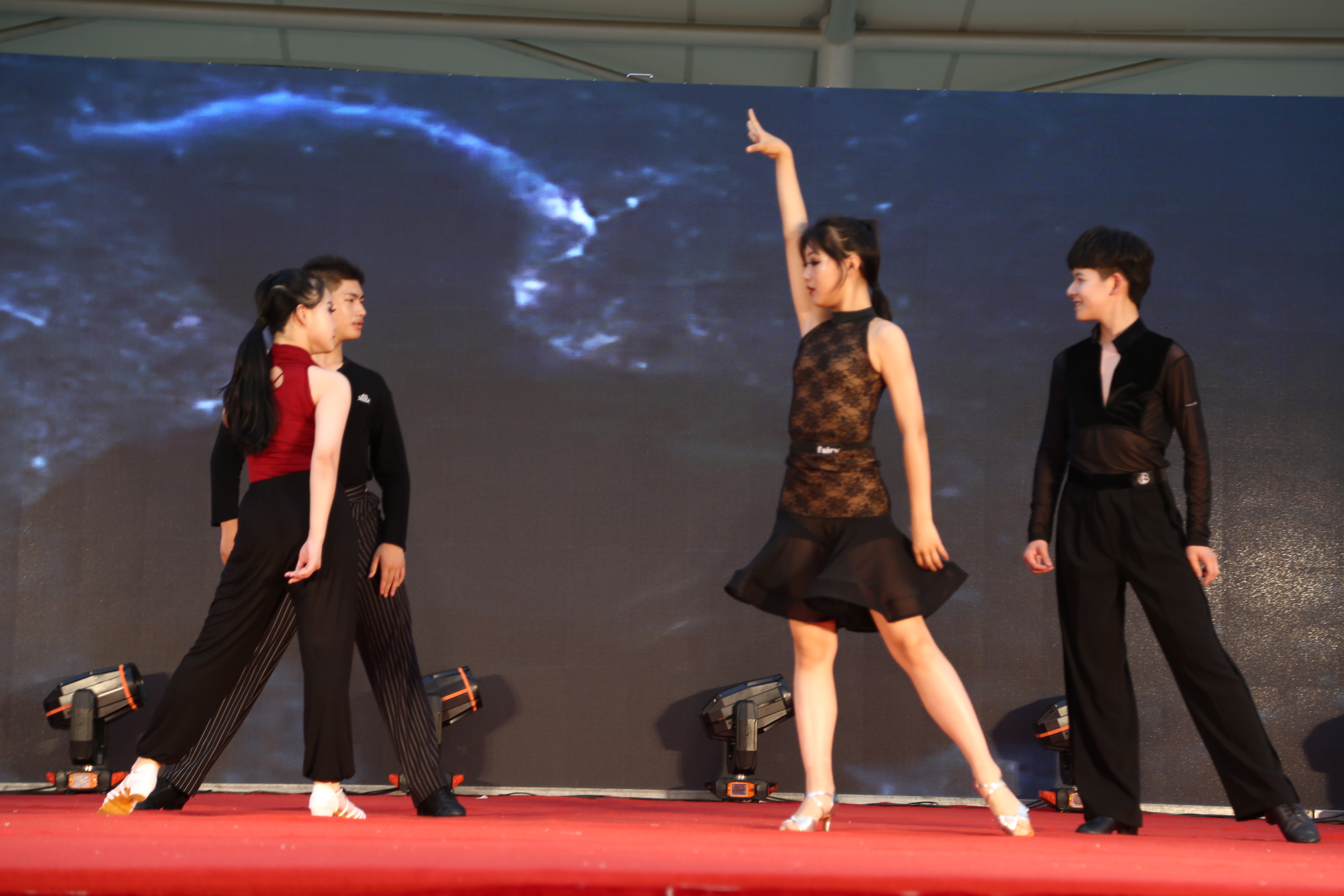 黄冈外校“破浪有时 扬帆远航”毕业典礼精彩上演