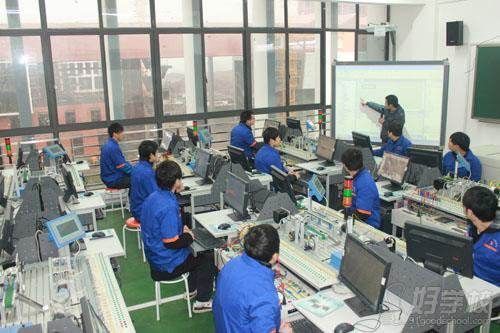 河南经济技术学校