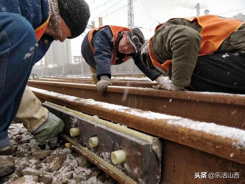 你的安全出行，离不开这些铁路上的风雪逆袭者~