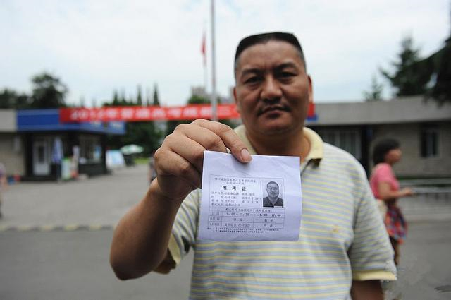 四川54岁“考王”梁实，共参加了25次高考，梦想考上川大光宗耀祖