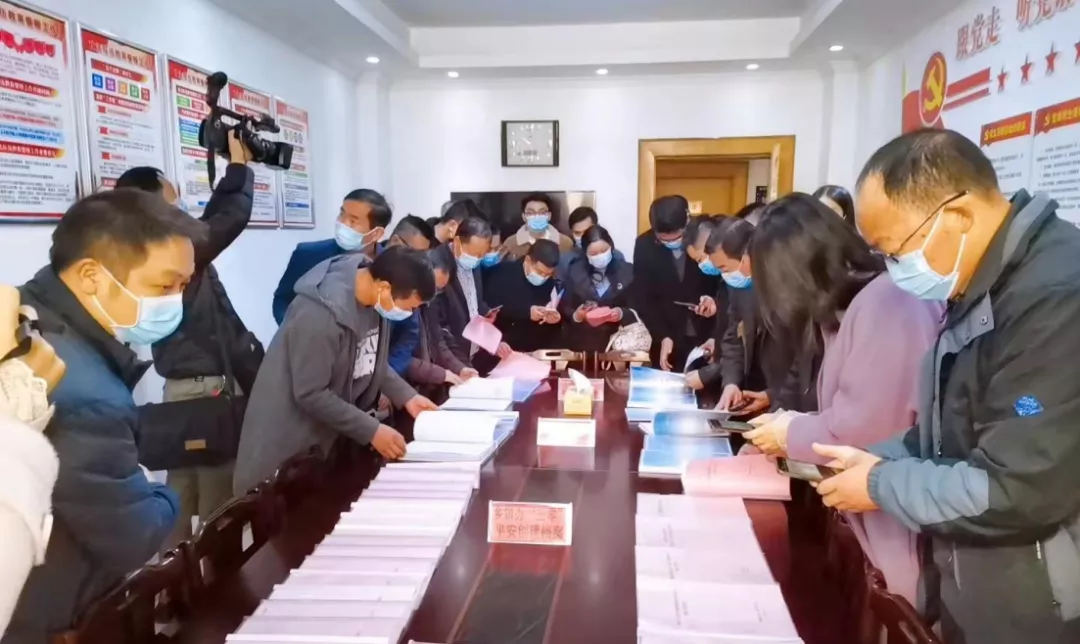 提站位 明目标 建机制 全市平安村(社区)、企事业单位创建工作现场会在浉河区召开