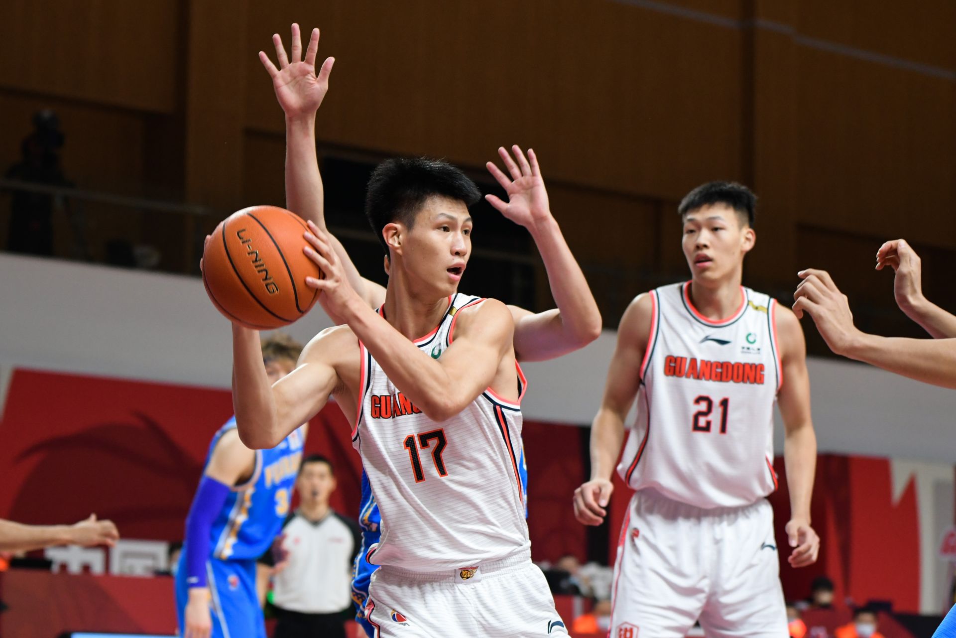 cba赛后发布会去哪里看（CCTV5直播！宏远福建二番战，阿联轮休赵睿禁赛，杜锋拒绝连败）