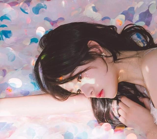 “老公去世，我终于解脱了”看着母亲发的朋友圈，女儿默默点了赞