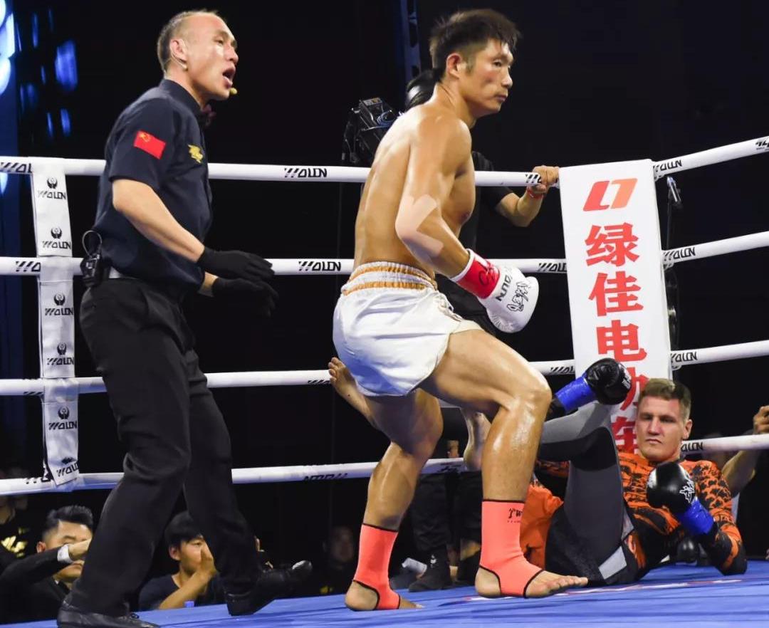 队长回来了(散打一哥付高峰重拳ko美国大兵,那个熟悉的中国队长回来了