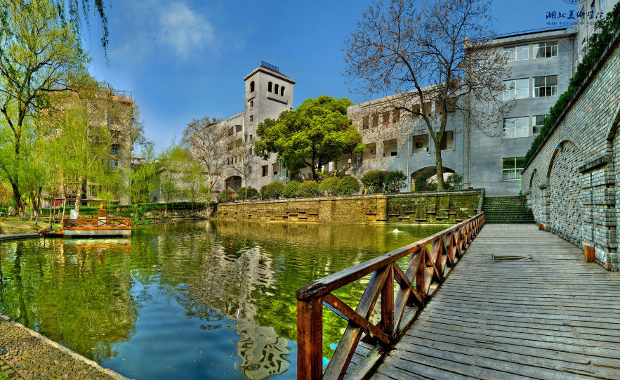 湖北美术学院2021年录取分数线是提高还是降低？省内最低提高34分