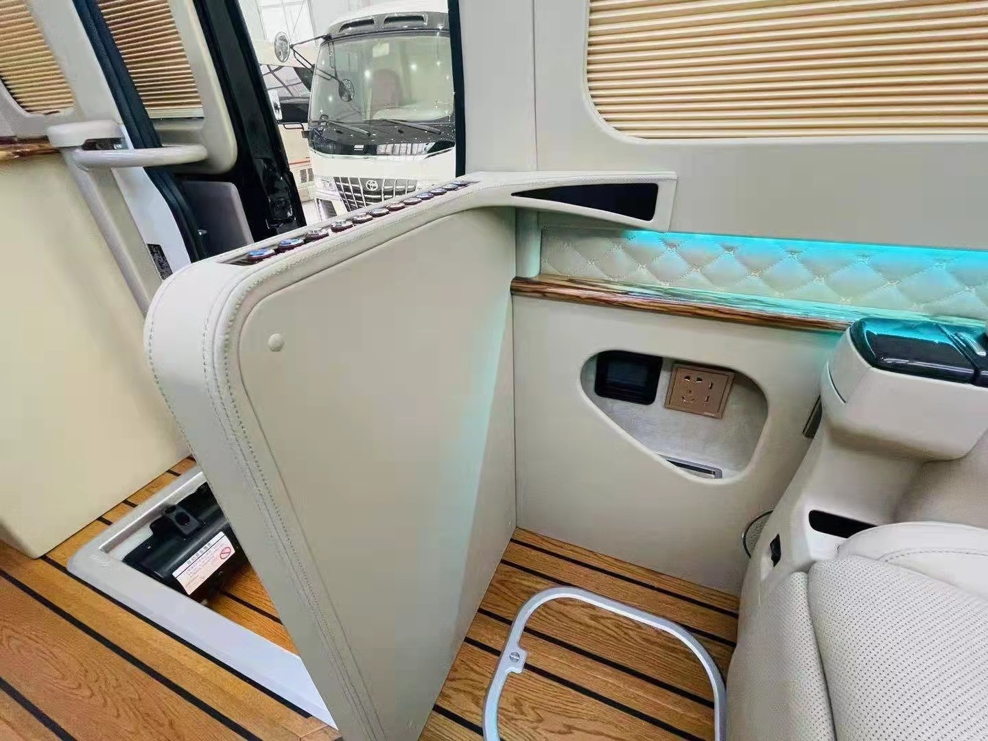 2021款丰田考斯特 12座价格全国最低价