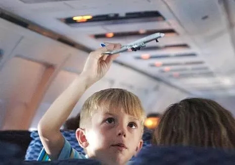 婴儿飞机票怎么买，5点宝宝坐飞机攻略请查收？