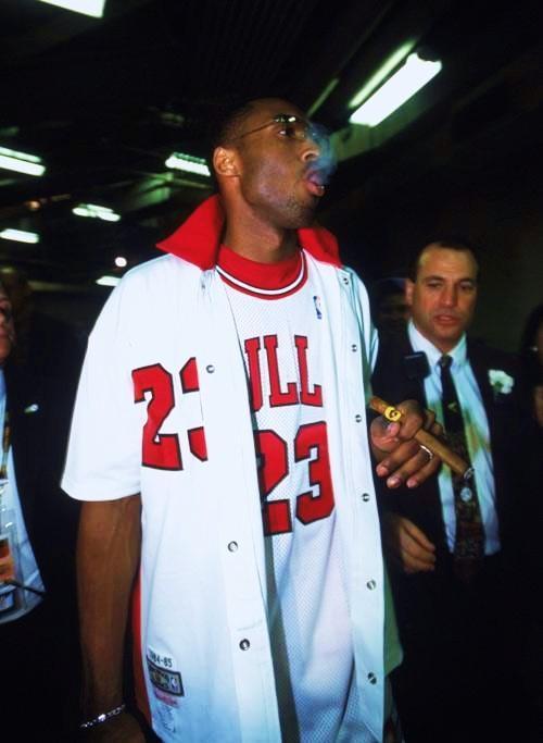 科比為什么可以提前進入nba（別嘴硬了！前隊友透露科比為何提前選秀 他只想提前和喬丹對位）