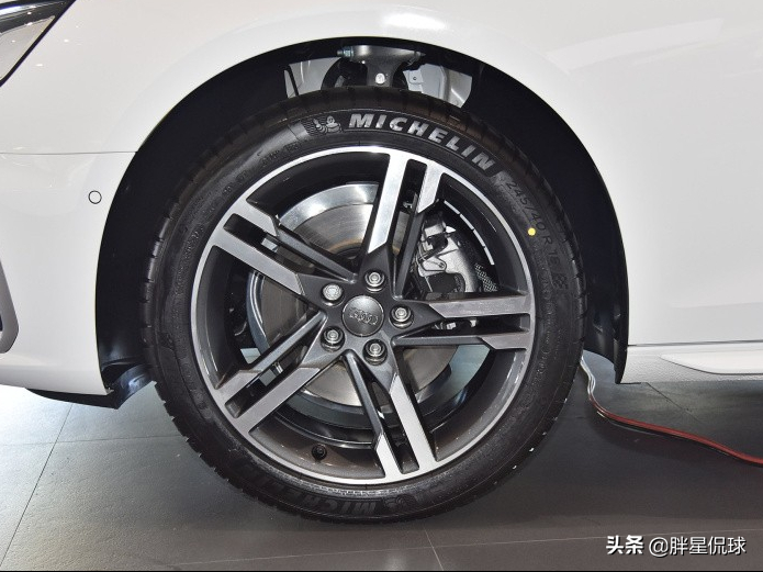 奥迪A4L买了三个多月，今儿来和各位说道说道用车感受