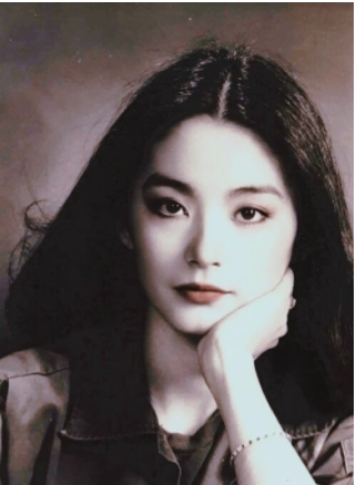 让谢贤爬去台湾见他，成龙向他求救，林青霞倒追，王羽究竟多厉害