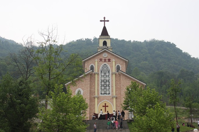 四川彭州白鹿镇二日游“最牛教学楼