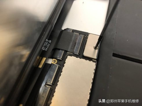 iPad4代不开机黑屏不显示维修